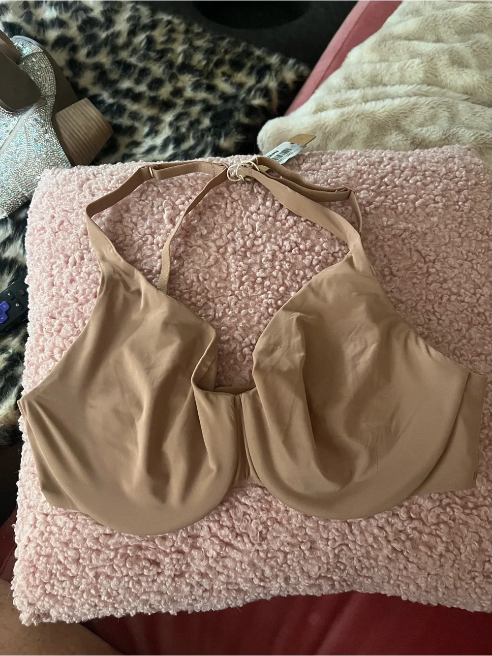 SKIMS Smoothing Unlined Minimizer Bra - Picture 4 of 9